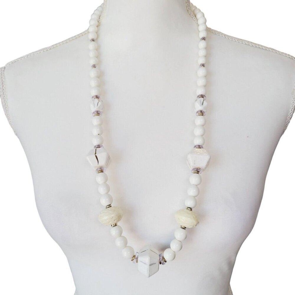 Vintage Retro White Acrylic Beaded Necklace Chunky Business Casual Everyday Wear